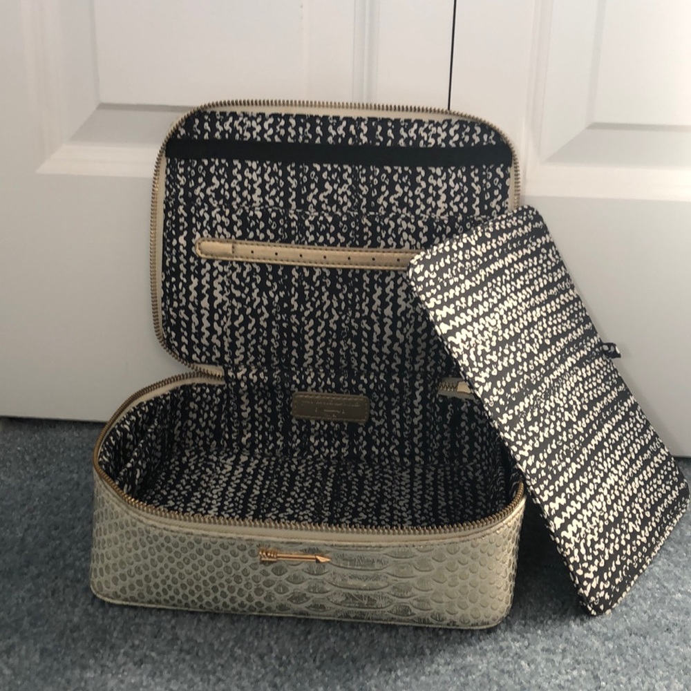 EUC Stella & Dot Gold Metallic Travel Jewelry Box